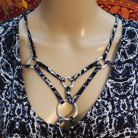 Rock & Republic sleeveless strappy V-neck medium - Picture 2 of 4